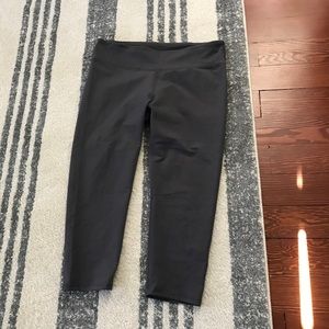 Fabletics Capri in purple grayish